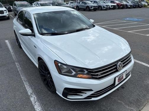 2017 Volkswagen Passat 1.8T R-Line