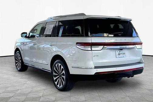 White Metallic 2022 Lincoln Navigator Reserve