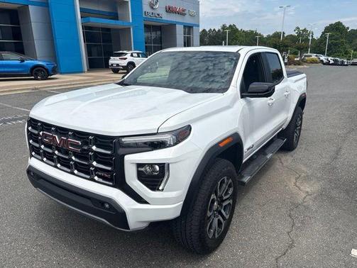 Summit White 2024 GMC Canyon AT4