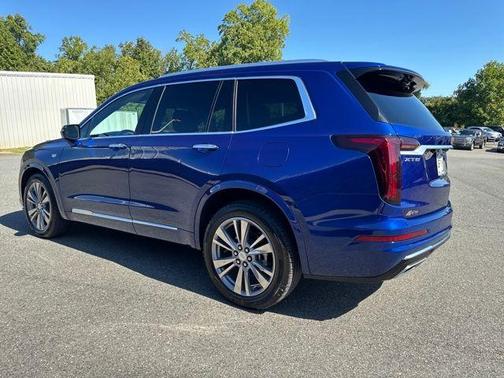 2025 Cadillac XT6 Premium Luxury FWD