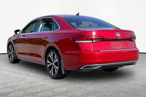 Aurora Red Metallic 2021 Volkswagen Passat 2.0T SE