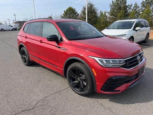 2024 Volkswagen Tiguan 2.0T SE R-Line Black