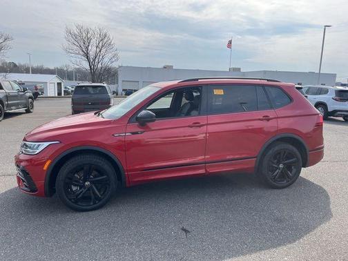 2024 Volkswagen Tiguan 2.0T SE R-Line Black