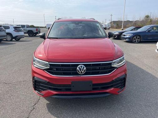 2024 Volkswagen Tiguan 2.0T SE R-Line Black