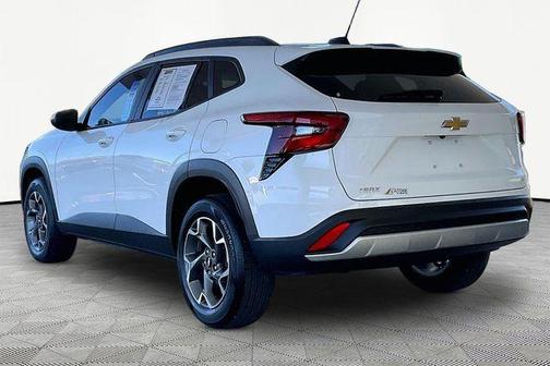Summit White 2025 Chevrolet Trax LT