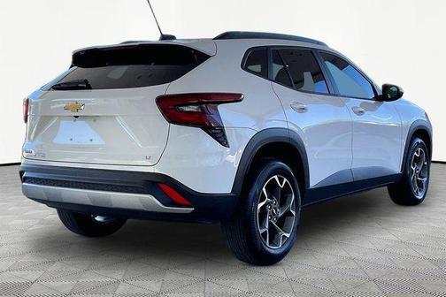 Summit White 2025 Chevrolet Trax LT