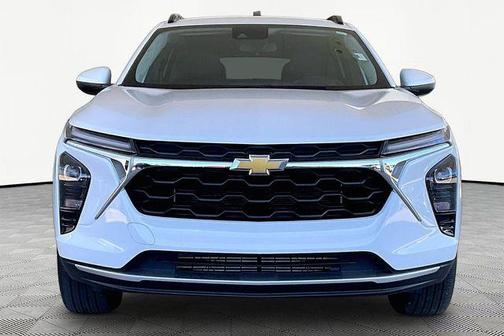Summit White 2025 Chevrolet Trax LT