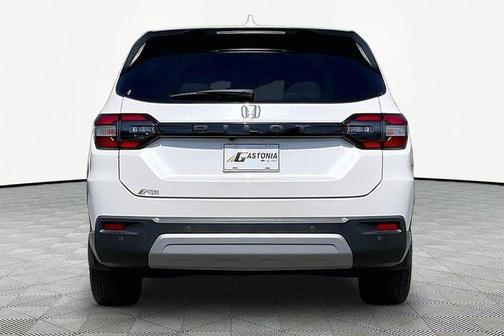 White 2024 Honda Pilot EX-L