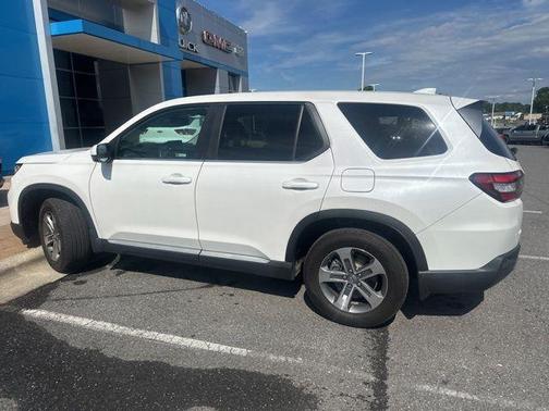 White 2024 Honda Pilot EX-L