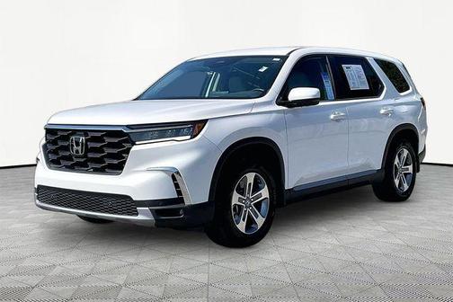 White 2024 Honda Pilot EX-L