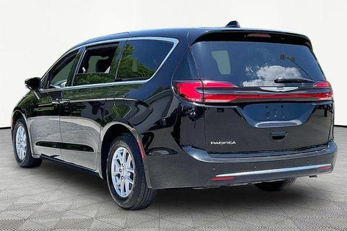 Diamond Black 2025 Chrysler Pacifica Select