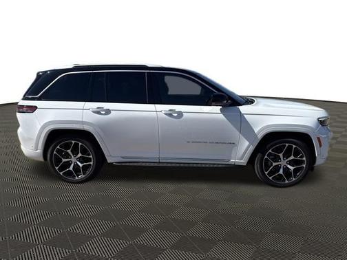 2023 Jeep Grand Cherokee Summit