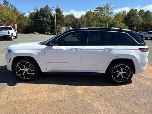 2023 Jeep Grand Cherokee Summit