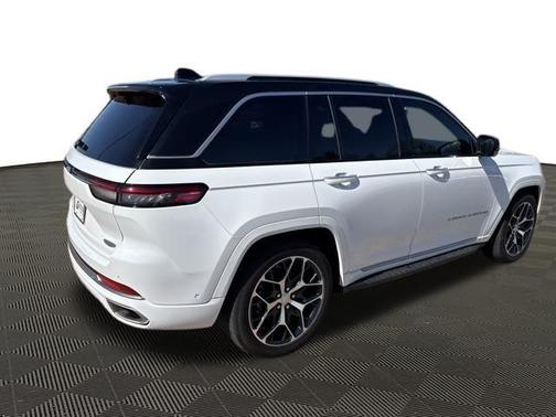 2023 Jeep Grand Cherokee Summit