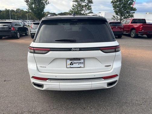 2023 Jeep Grand Cherokee Summit