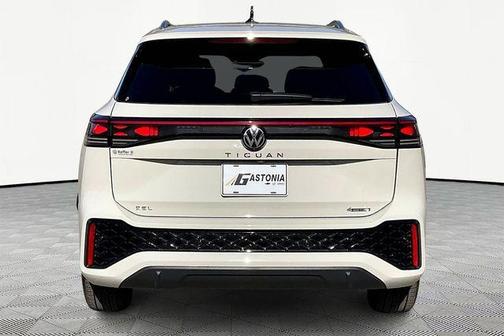 2025 Volkswagen Tiguan 2.0T SEL R-Line