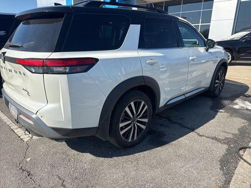 2024 Nissan Pathfinder Platinum