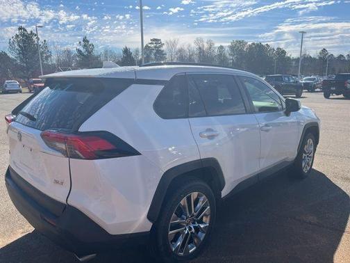 2020 Toyota RAV4 XLE Premium