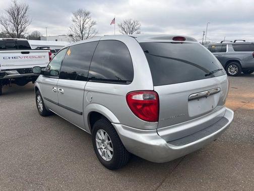 2006 Chrysler Town & Country Base