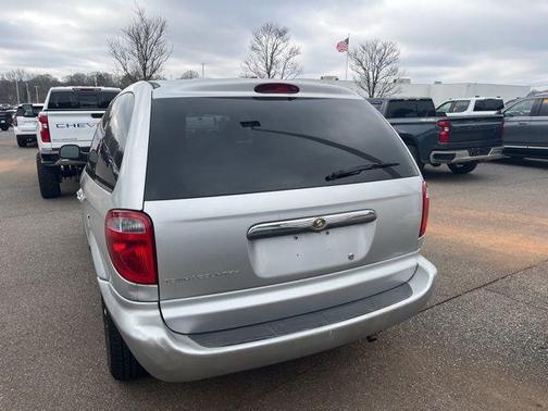 2006 Chrysler Town & Country Base