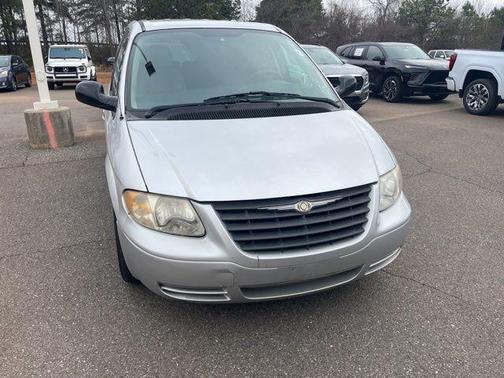 2006 Chrysler Town & Country Base
