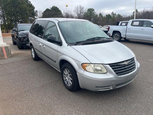 2006 Chrysler Town & Country Base