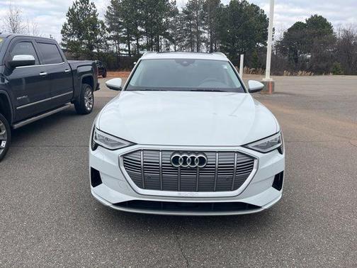 2019 Audi e-tron Premium Plus