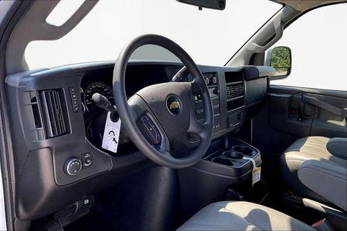 Summit White 2025 Chevrolet Express 3500 Work Van