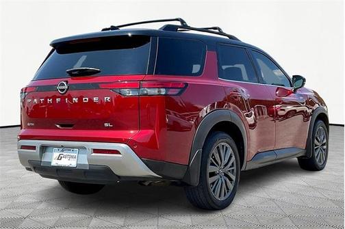 2022 Nissan Pathfinder SL