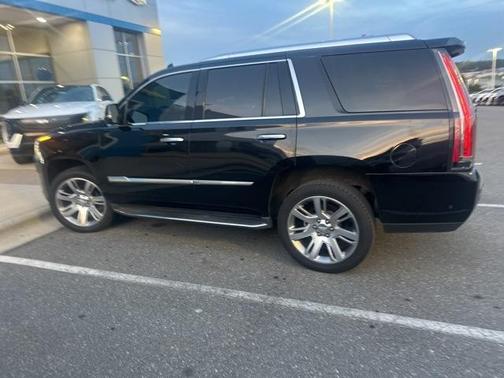 2017 Cadillac Escalade Luxury