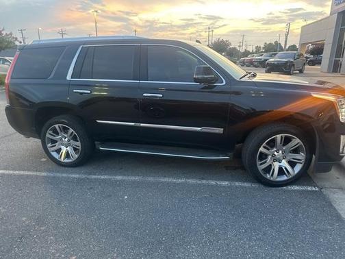 2017 Cadillac Escalade Luxury