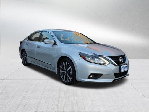 Photo 1 of 31 of 2016 Nissan Altima 2.5 SR