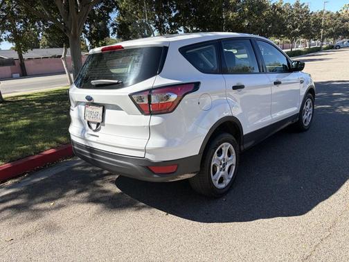 Oxford White 2018 Ford Escape S