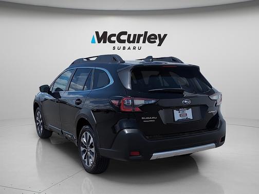 Crystal Black Silica 2023 Subaru Outback Limited