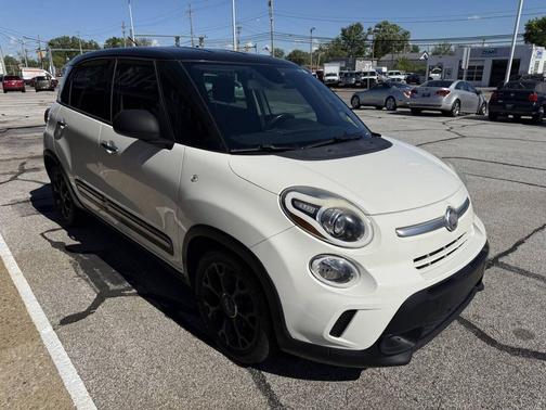 White 2015 FIAT 500L Trekking 4dr Hatchback