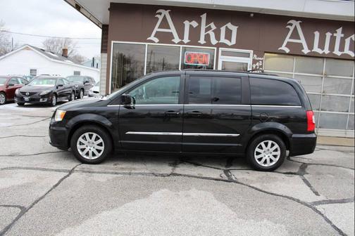 2014 Chrysler Town & Country Touring