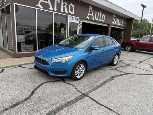 Blue 2015 Ford Focus SE