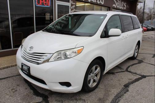 2016 Toyota Sienna LE