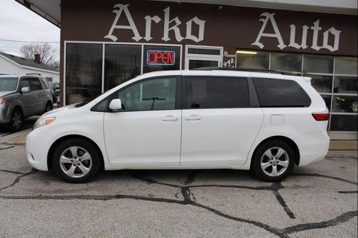 2016 Toyota Sienna LE