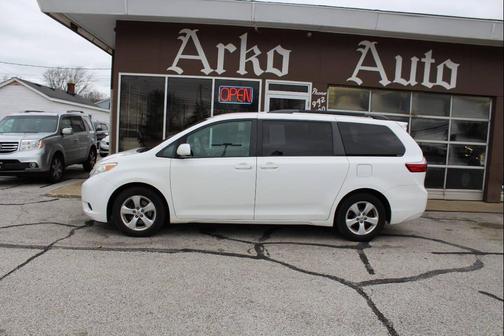 2016 Toyota Sienna LE