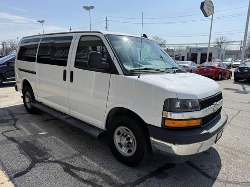 2017 Chevrolet Express 3500 LT