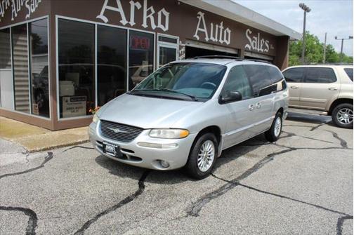 2000 Chrysler Town & Country LX 4dr Extended Mini Van