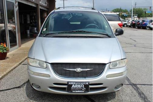 2000 Chrysler Town & Country LX 4dr Extended Mini Van