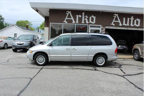 2000 Chrysler Town & Country LX 4dr Extended Mini Van