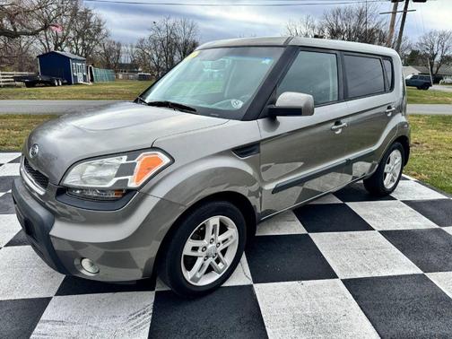 2011 Kia Soul +