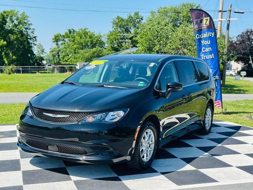 2022 Chrysler Voyager LX