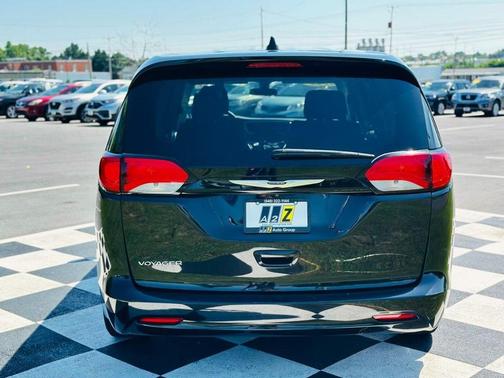 2022 Chrysler Voyager LX
