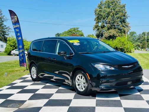 2022 Chrysler Voyager LX