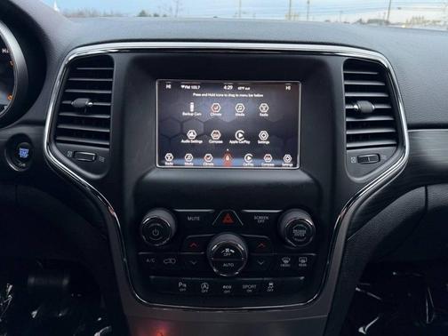 2019 Jeep Grand Cherokee Laredo