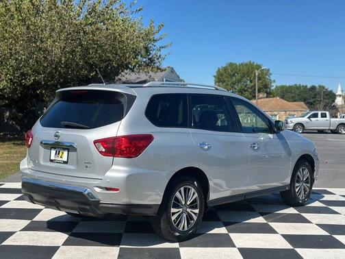 2018 Nissan Pathfinder SV